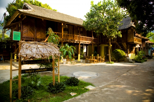 Ngôi nhà sàn truyền thống độc đáo ở bản Pom Coọng